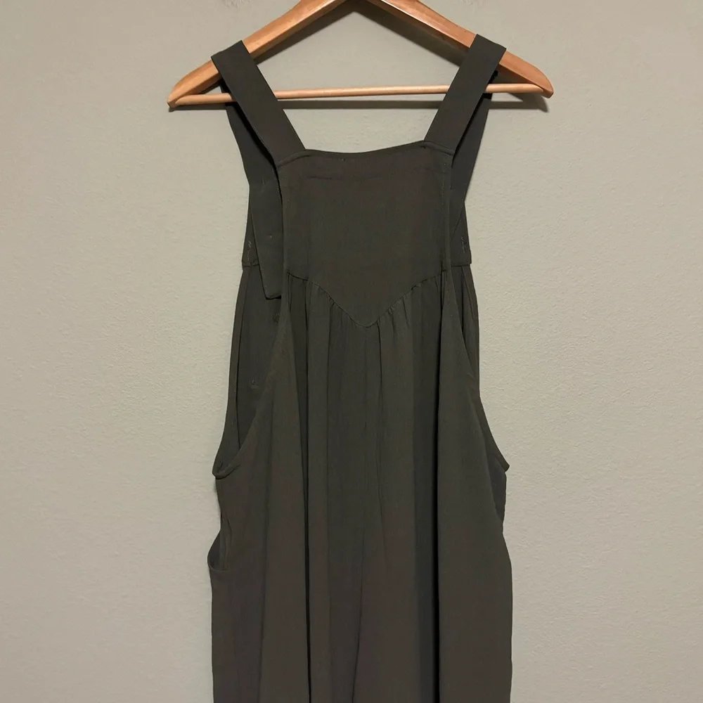 Oddy Olive Sleeveless Woven Jumpsuit - Size Large - Picture 6 of 9